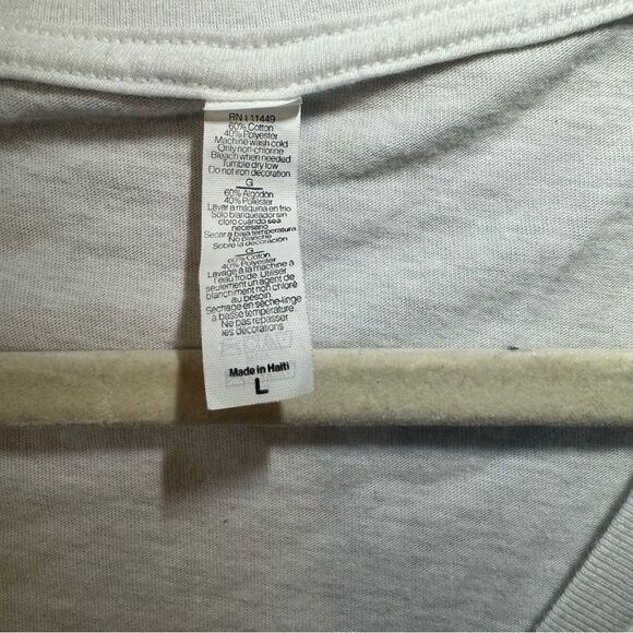 Women’s size large White Graphic V-Neck T-Shirt - Picture 2 of 3